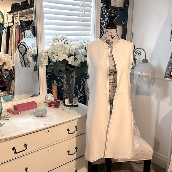 STUNNING, ZARA white cape. In size M - Picture 8 of 15